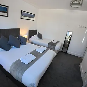 Oakhurst Gatwick Bed & Breakfast Crawley (West Sussex)